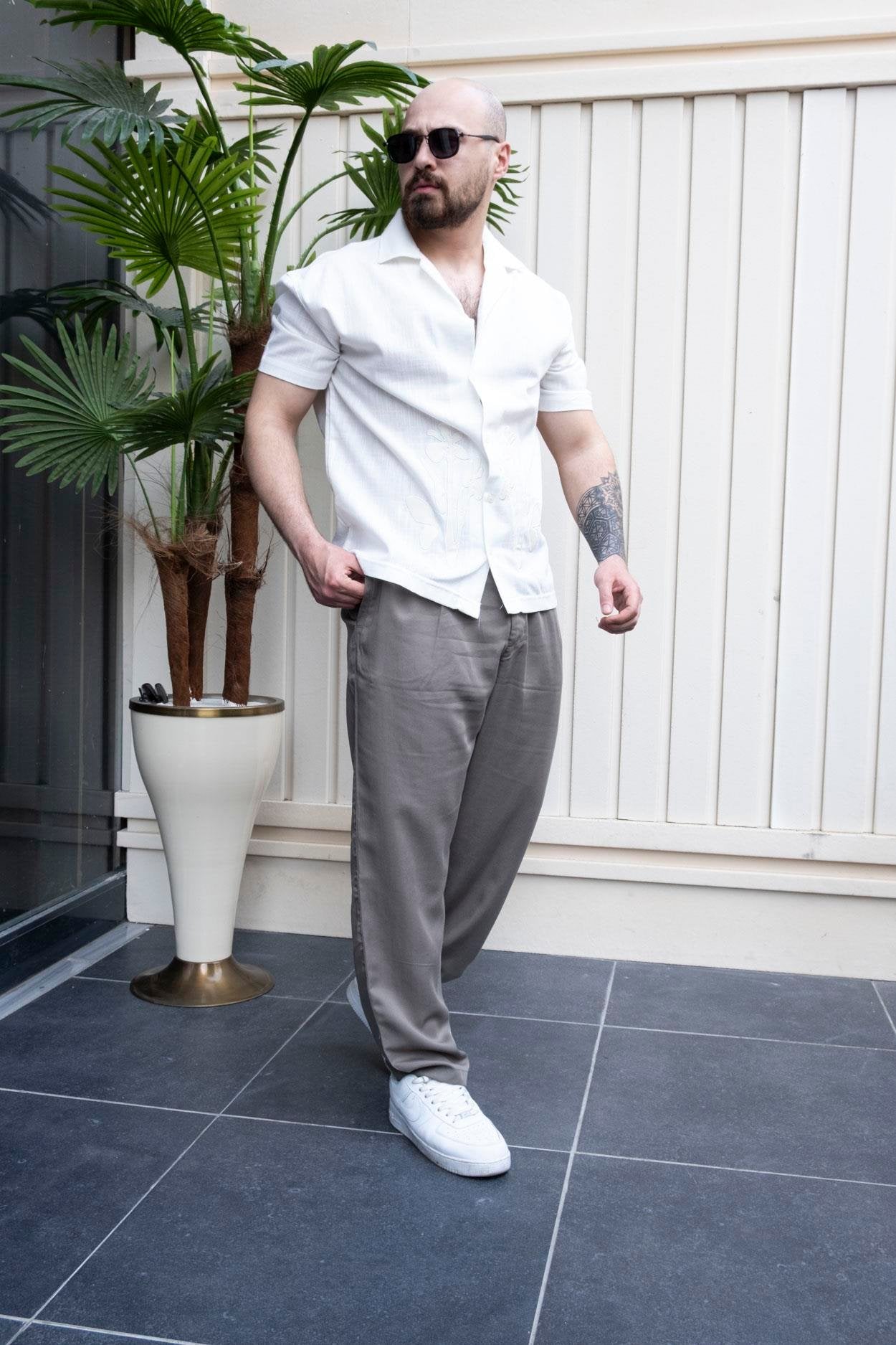 Effortless Style Relaxed Fit Shirt with Artistic Floral Design