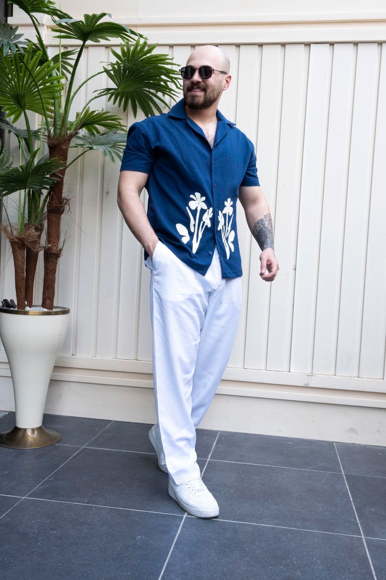 Stylish Everyday Shirt with Relaxed Fit and Floral Embellishment