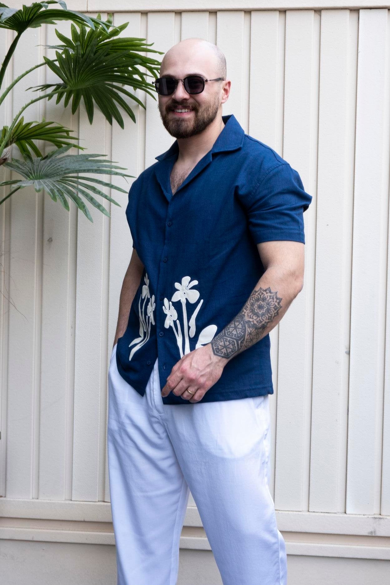 Stylish Everyday Shirt with Relaxed Fit and Floral Embellishment