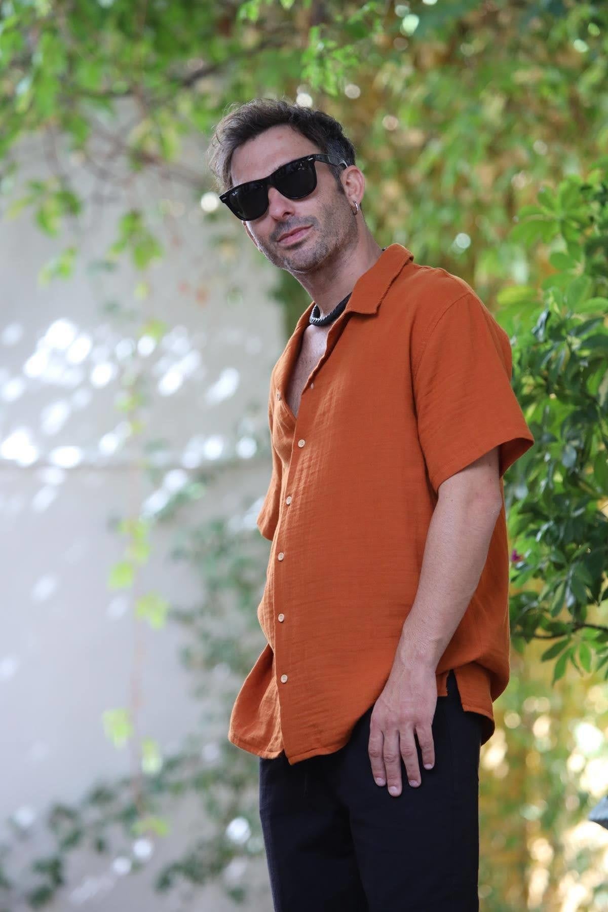 Brick Color Tasseled Back Short Sleeve Men's Shirt