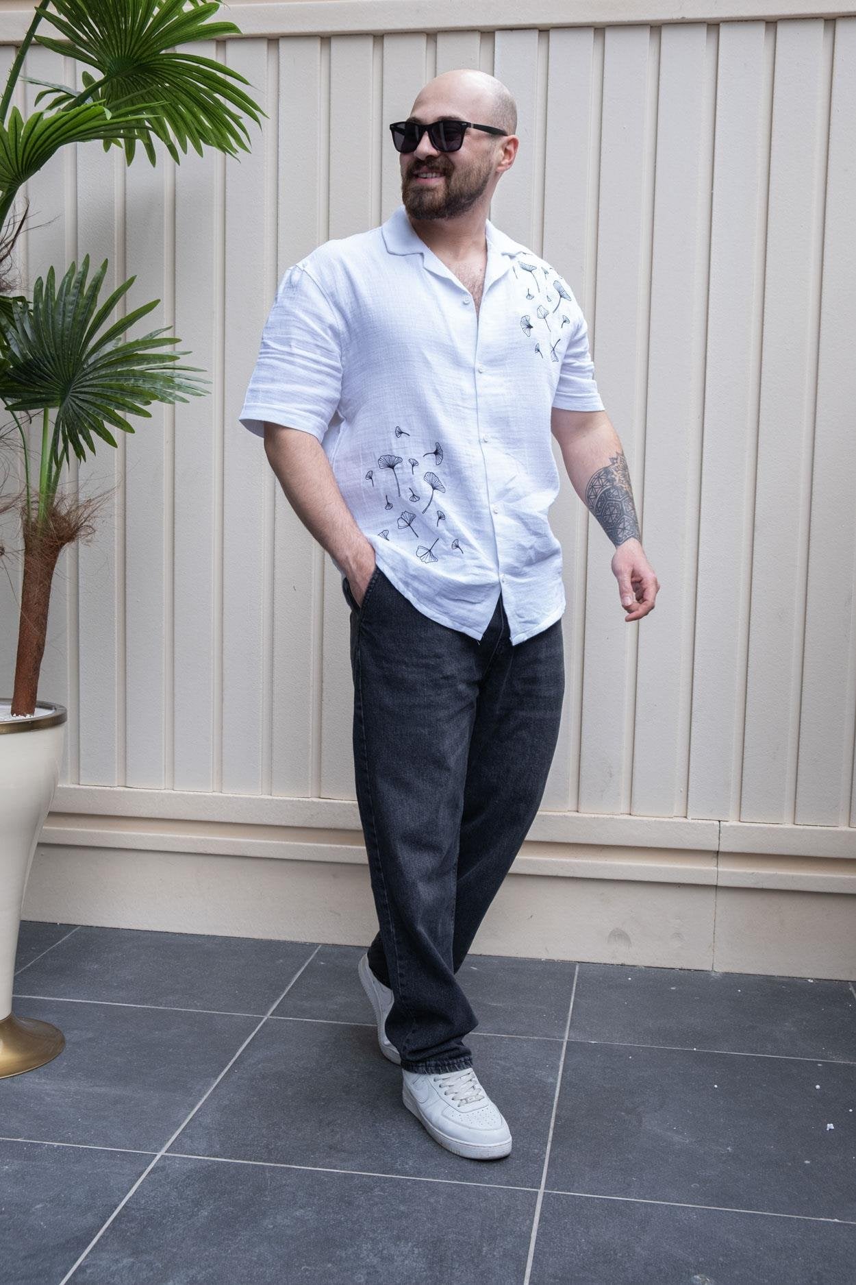 Classic Relaxed Fit Shirt with Elegant Embroidered Detail