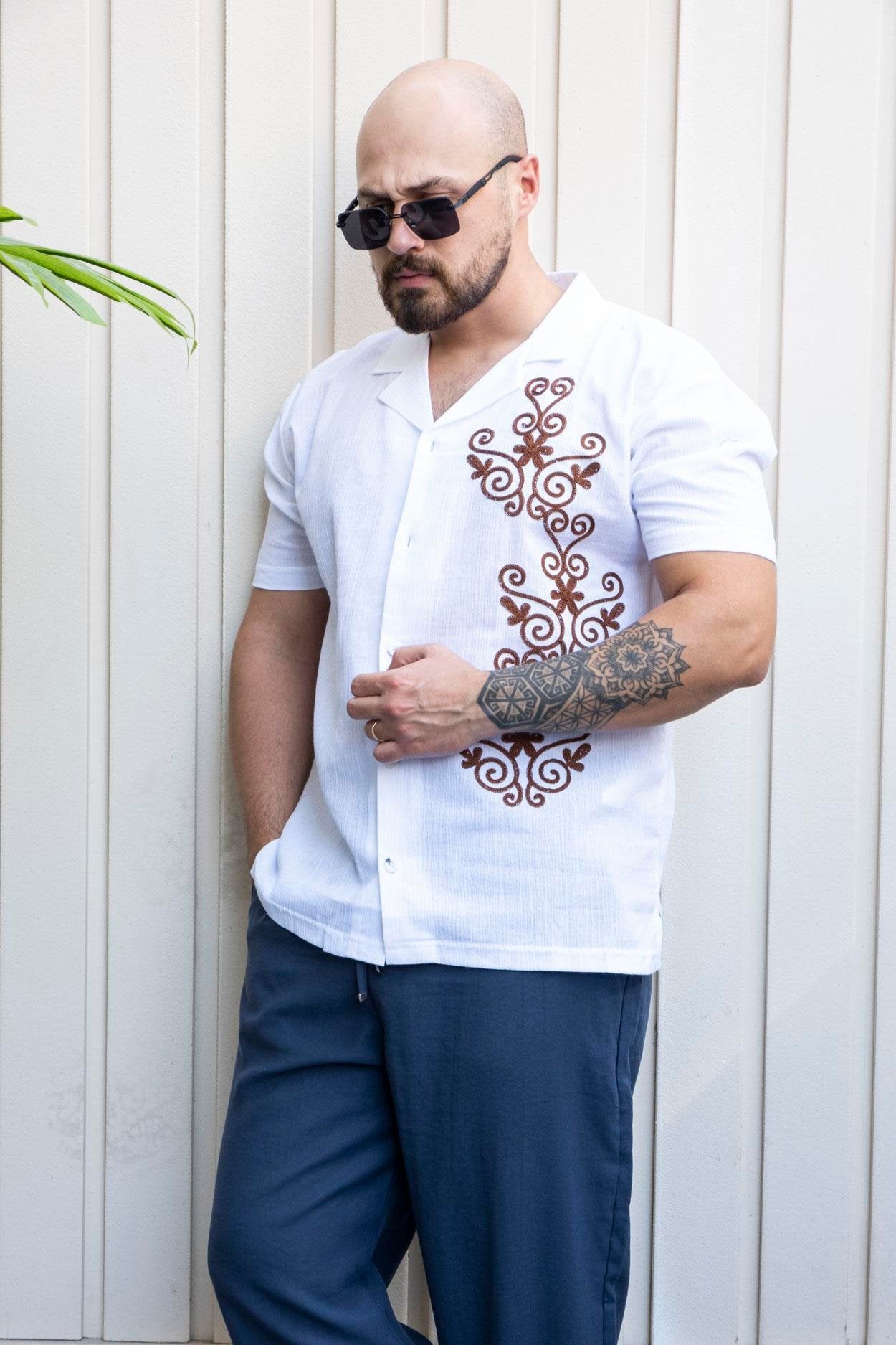 Tailored Linen Shirt with Relaxed Fit and Embroidered Detail